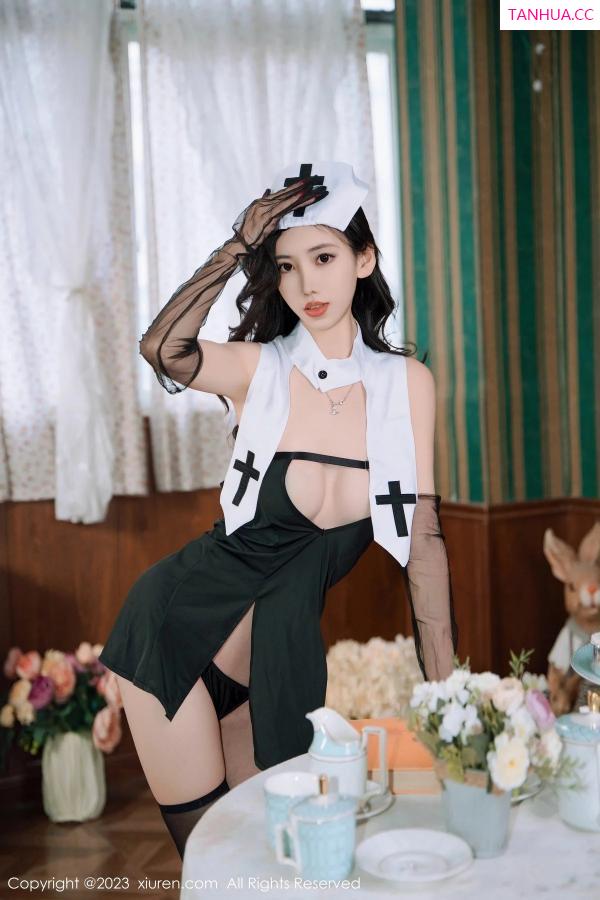  [XiuRen]高清写真图 2023.12.26 No.7868 章芃芃 黑丝美腿第8张图片